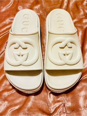 🔥Gucci Interlocking G Rubber Platform Slides - Ivory/Cream Size 38/8